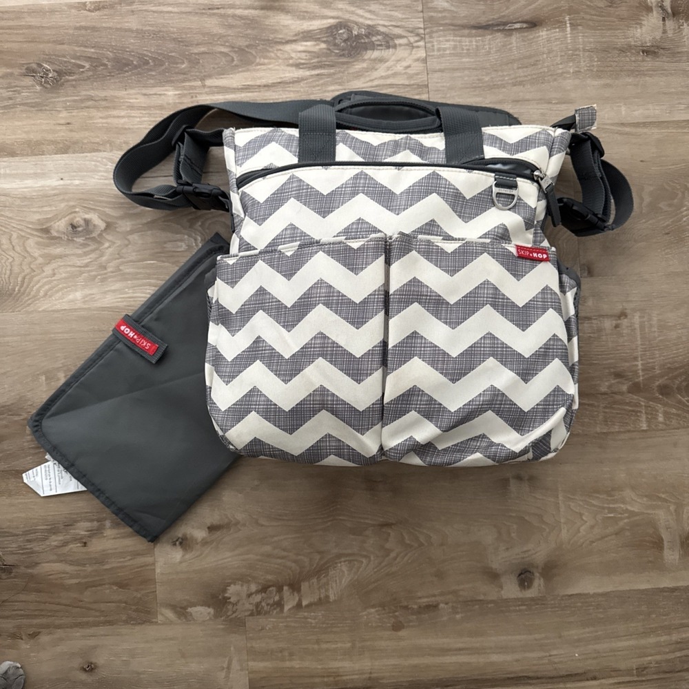 Skip Hop Duo‎ Signature Diaper Bag Gray Chevron With Pad